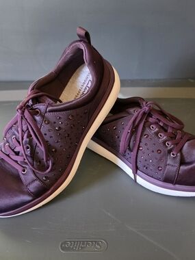 Clarks Women's Plum Lace-Up Sneakers with Crystal Accents 9.5w